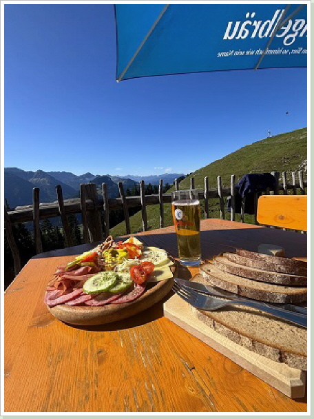 Hirsch-Alp Brotzeit mit toller Aussicht! Hirsch-Alp Brotzeit mit toller Aussicht!